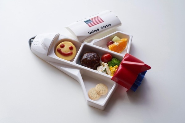 つくばエキスポセンター 地産地消「ロボットカフェ」夏休み期間限定オープン 配膳ロボット「Servi」が料理を届ける