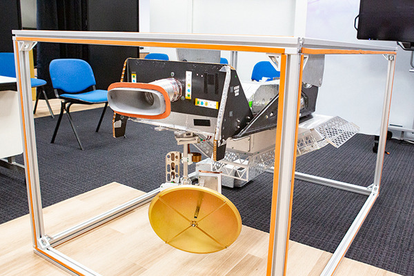 空飛ぶ通信基地局「HAPS」の最新技術「Beyond 5G／6G」最前線　ソフトバンクがペイロード内部を初公開