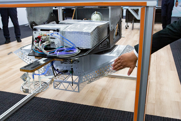 空飛ぶ通信基地局「HAPS」の最新技術「Beyond 5G／6G」最前線　ソフトバンクがペイロード内部を初公開