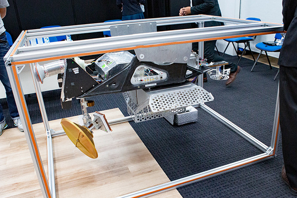 空飛ぶ通信基地局「HAPS」の最新技術「Beyond 5G／6G」最前線　ソフトバンクがペイロード内部を初公開