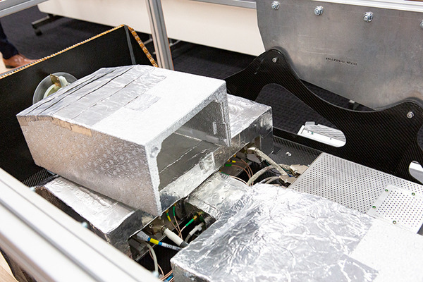 空飛ぶ通信基地局「HAPS」の最新技術「Beyond 5G／6G」最前線　ソフトバンクがペイロード内部を初公開