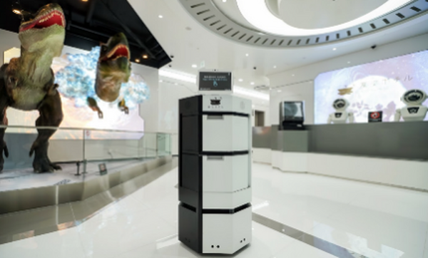 「変なホテル」が海外初進出！韓国・明洞に宇宙船をイメージした「変なホテル ソウル 明洞」をオープン　宇宙飛行士ロボットと恐竜がお出迎え