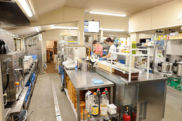 創業150年の「ゑびや大食堂」が寿司ロボットを導入　コロナ後の反動需要に備え、新事業の開発を進める