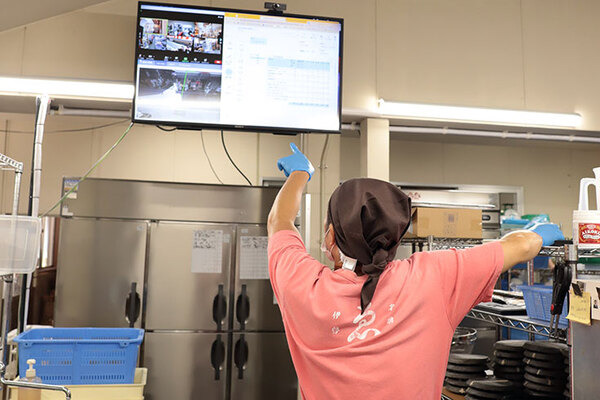 創業150年の「ゑびや大食堂」が寿司ロボットを導入　コロナ後の反動需要に備え、新事業の開発を進める