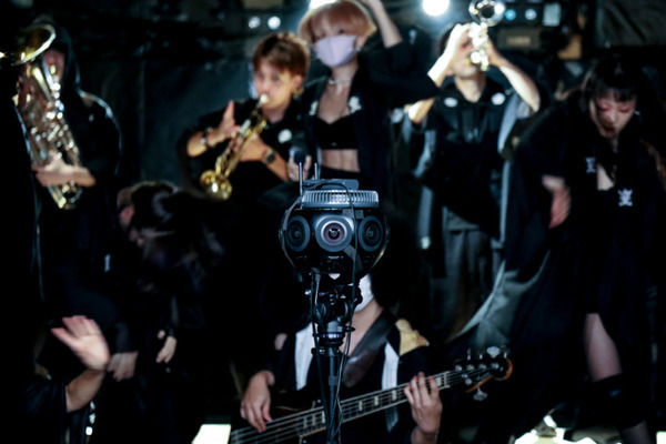 「オワリズム弁慶」とは? コロナ禍に最新VR音楽映画と新感覚ライブで活路を見出す　MotionGalleryで資金調達へ