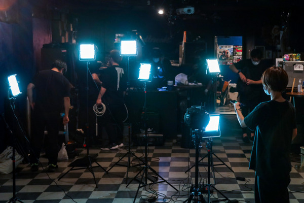 「オワリズム弁慶」とは? コロナ禍に最新VR音楽映画と新感覚ライブで活路を見出す　MotionGalleryで資金調達へ