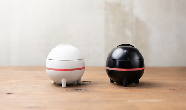 家族をつなぐ小型テレロボ「動く電話テレピー」一般発売開始 スマホを装着して360度見渡せる Wi-FiやBluetoothの接続は一切不要