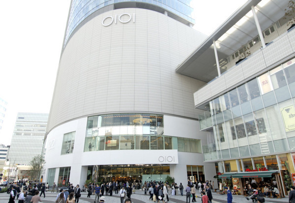 パナソニックの自律移動ロボット「HOSPI Signage」を案内ロボットとして活用　有楽町マルイのイベント情報や施設情報をお知らせ