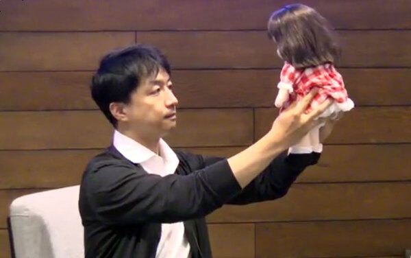 タカラトミーがAI『画像認識チップ』搭載シニア向けコミュニケーション人形「うちのあまえんぼ あみちゃん」を発表