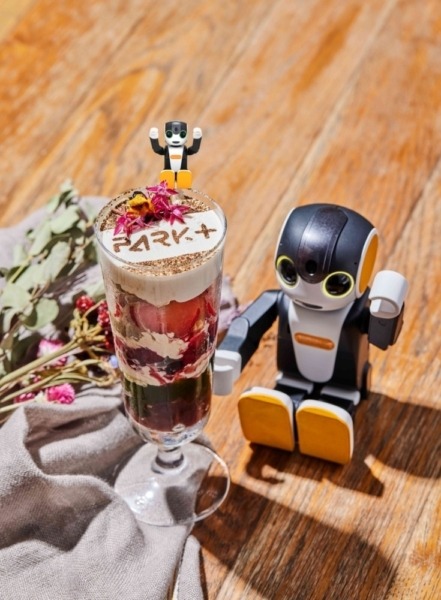人とロボットが共生する発信拠点「PARK+」ロボホン/チャーリー/ロミィ/LOVOTをモチーフにした限定メニューの詳細を公開