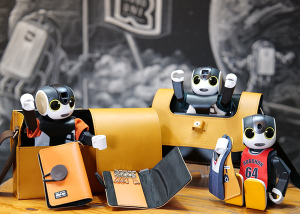 ROBO-UNI商品を高島屋「ロボティクススタジオ」で常設販売へ 「RoBoHoN」の衣装やポーチ全16種類を販売