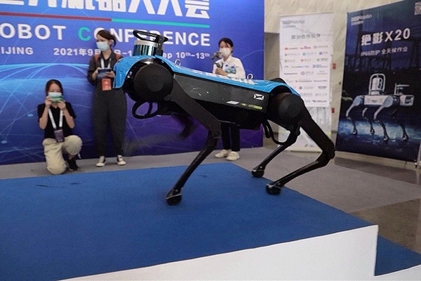 【動画】中国のロボット犬がロボット展示イベントで人気　ボストンダイナミクスのスポットを猛追?  World Robot Conference 2021