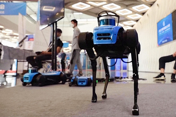 【動画】中国のロボット犬がロボット展示イベントで人気　ボストンダイナミクスのスポットを猛追?  World Robot Conference 2021