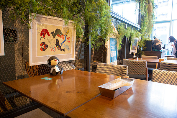 パートナーロボットが勢揃いしたカフェ「PARK+」渋谷にオープン　ロボホン/LOVOT/チャーリー/ロミィとの触れ合い体験レポート