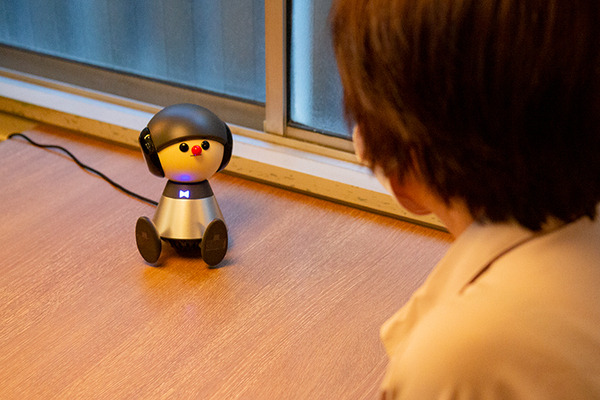 パートナーロボットが勢揃いしたカフェ「PARK+」渋谷にオープン　ロボホン/LOVOT/チャーリー/ロミィとの触れ合い体験レポート