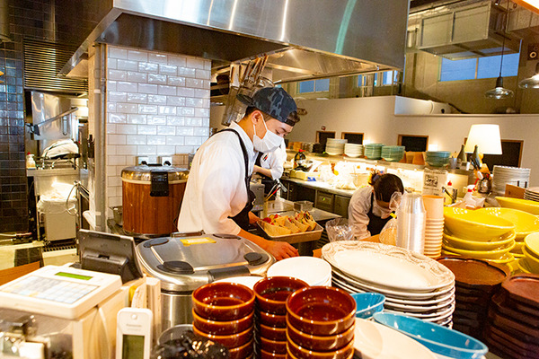 パートナーロボットが勢揃いしたカフェ「PARK+」渋谷にオープン　ロボホン/LOVOT/チャーリー/ロミィとの触れ合い体験レポート