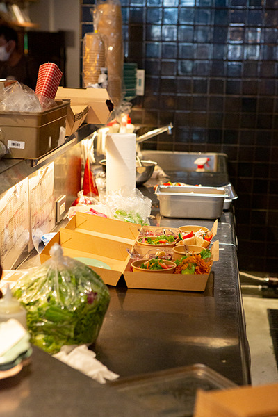 パートナーロボットが勢揃いしたカフェ「PARK+」渋谷にオープン　ロボホン/LOVOT/チャーリー/ロミィとの触れ合い体験レポート