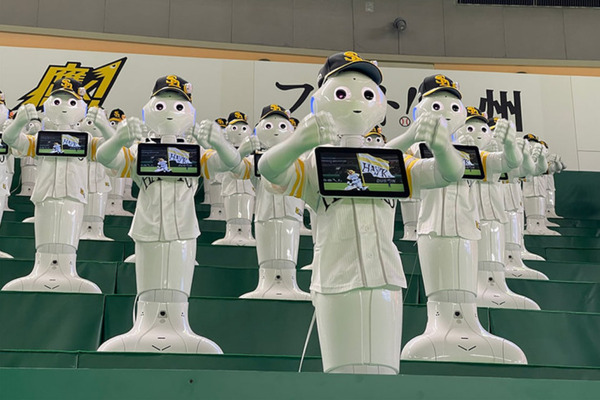 自宅のPepperが「いざゆけ若鷹軍団」「We Are The Champions」を踊る！「Pepper for Home」でアプリを配信