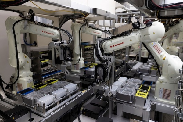 近畿大学と川崎重工がロボットで自動PCR検査　関西国際空港で最短3時間で陰性証明を発行