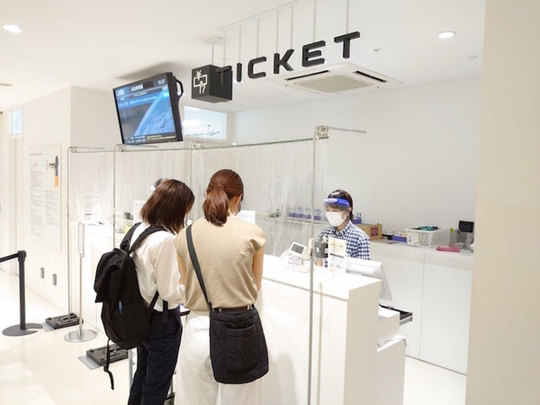 AI案内ロボットが宇宙ミュージアム「TeNQ」の展示物を解説 ガイドツアーサービス10月1日から開始