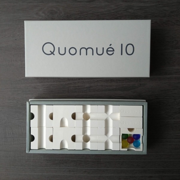 ビー玉の転がるみちをつくって遊ぶ立体パズル「Quomué」楽しみながら非認知能力の発達を促す