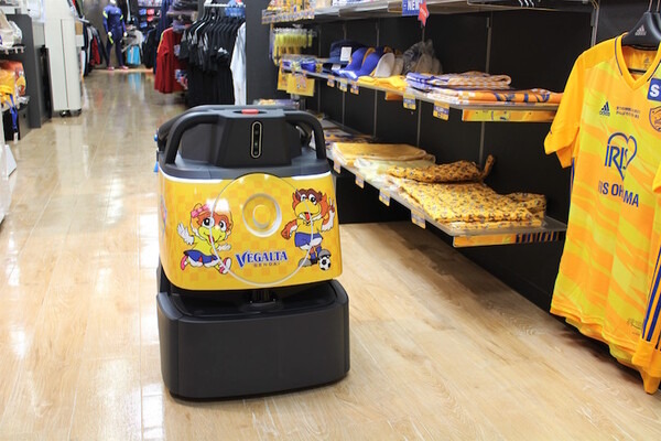 AI除菌清掃ロボット「Whiz i 」ラッピングに対応　アイリスオーヤマがベガルタ仙台仕様をお披露目
