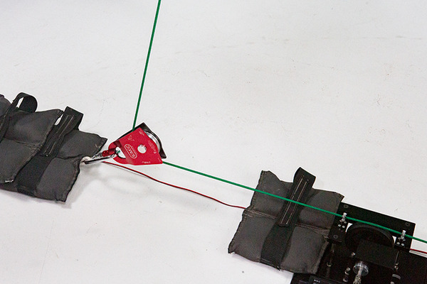 パナソニックの「エボルタNEO」くんがギネス世界記録に挑戦！ロープで1,111m登頂をめざす　みんなの声援ツイートが記録達成の鍵