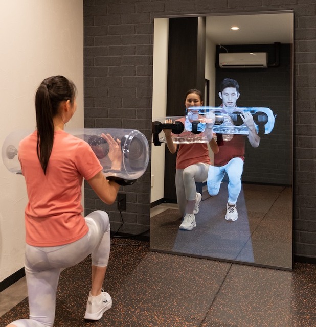 鏡の中のトレーナーと非対面トレーニング 個室ジムを運営するハコジムがAIパーソナルトレーニング「ハコトレβ」を開始