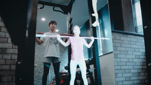 鏡の中のトレーナーと非対面トレーニング 個室ジムを運営するハコジムがAIパーソナルトレーニング「ハコトレβ」を開始