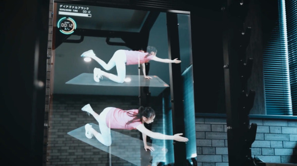 鏡の中のトレーナーと非対面トレーニング 個室ジムを運営するハコジムがAIパーソナルトレーニング「ハコトレβ」を開始