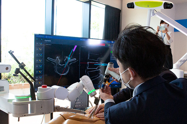【速報】脊椎固定術の手術支援ロボットシステム「Mazor X」のしくみと特徴を日本メドトロニックが公開