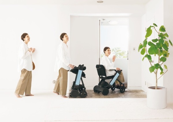 WHILLが折り畳みできる近距離モビリティ「WHILL Model F」を発表 短期レンタルサービス「日額レンタル」も開始