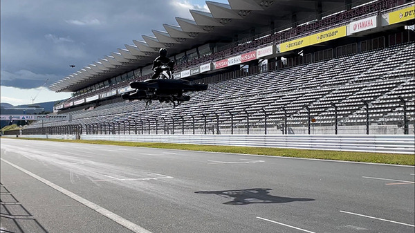 【速報/動画】空飛ぶバイク、ついに国内でデモ飛行を公開　富士スピードウェイでホバーバイクXTURISMOを初披露　予約開始 価格は・・