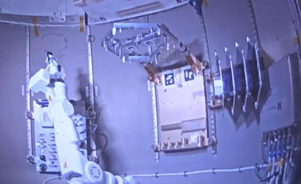 国際宇宙ステーション(ISS)で宇宙用自律ロボットが作業成功！ 宇宙ロボットのスタートアップGITAI Japanが発表