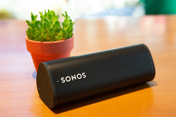 Sonosの新製品「ソノス ローム」レビュー　Alexa対応のモバイル防水スマートスピーカー、音質やAlexaとの会話を動画でチェック