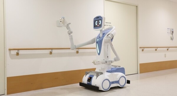 人とロボットが共存する近未来医療の姿　藤田医科大学病院と川崎重工がサービスロボット実証実験