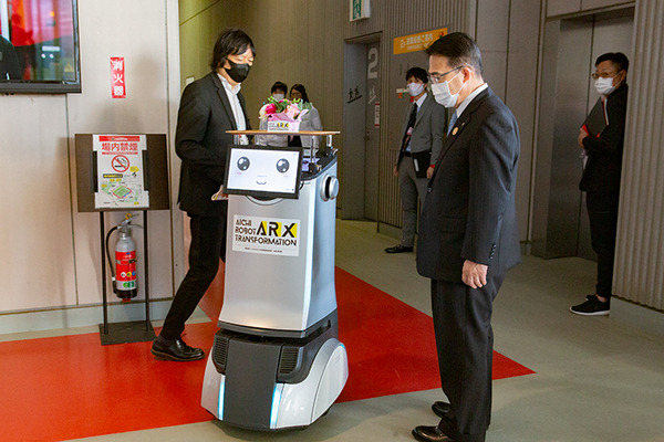 「あいちロボットトランスフォーメーション」豊田スタジアムではじまる！愛知県知事がロボットを視察「ARXキックオフトーク」も開催