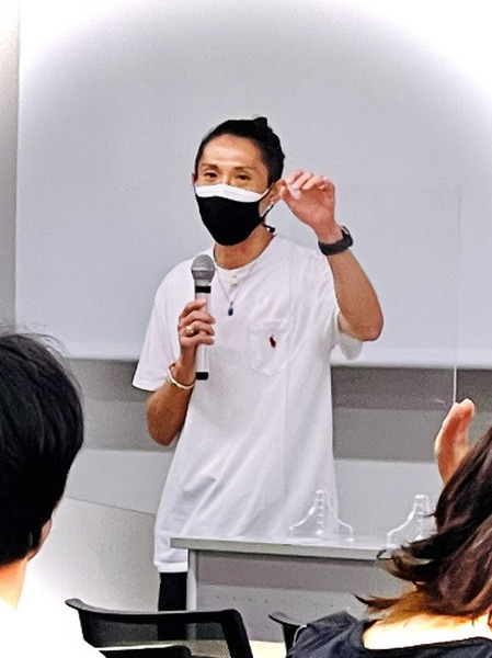 会話ロボット「Sota」と5Gを活用、オンラインでも対面授業のような双方向の対話教育を実践