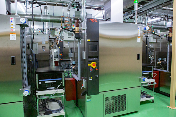 ソフトバンクが成功した次世代電池「3つの新技術」を発表　リチウム金属電池や全固体電池への進化を解説 「次世代電池ラボ」も初公開