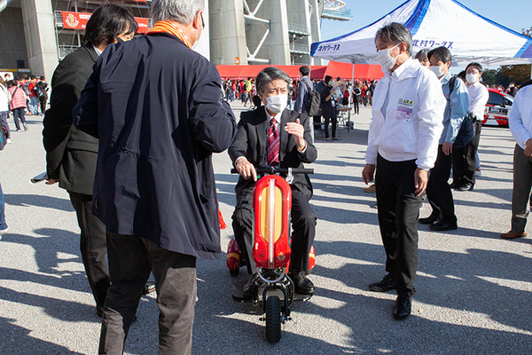 サッカーや自動車ファンの前にロボット達が大集合 【あいちロボットトランスフォーメーション(ARX)レポート(1)】展示ブース編