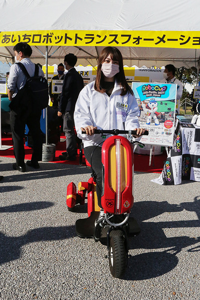 サッカーや自動車ファンの前にロボット達が大集合 【あいちロボットトランスフォーメーション(ARX)レポート(1)】展示ブース編