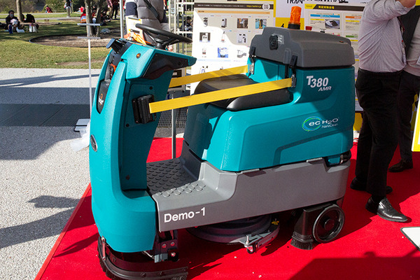 サッカーや自動車ファンの前にロボット達が大集合 【あいちロボットトランスフォーメーション(ARX)レポート(1)】展示ブース編