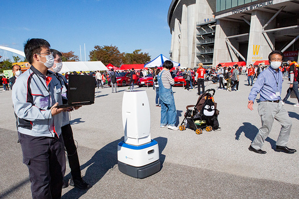 サッカーや自動車ファンの前にロボット達が大集合 【あいちロボットトランスフォーメーション(ARX)レポート(1)】展示ブース編
