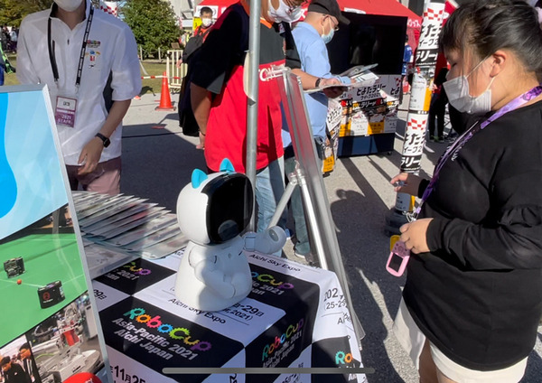 サッカーや自動車ファンの前にロボット達が大集合 【あいちロボットトランスフォーメーション(ARX)レポート(1)】展示ブース編