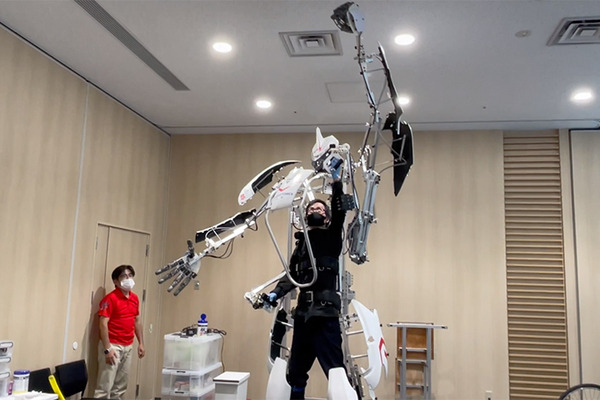 身長3mの身体拡張ロボット「スケルトニクス」がド迫力のデモを公開！超人スポーツを「羽田スマートシティEXPO 2021」で体験
