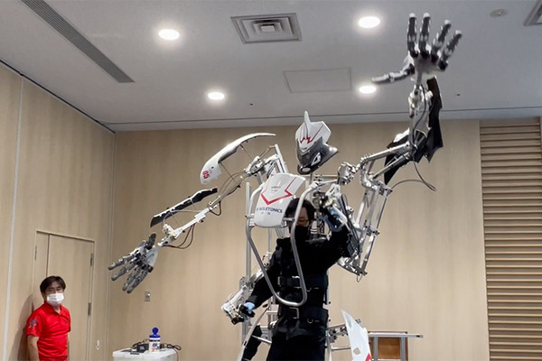身長3mの身体拡張ロボット「スケルトニクス」がド迫力のデモを公開！超人スポーツを「羽田スマートシティEXPO 2021」で体験