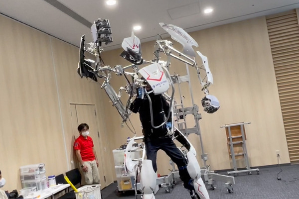 身長3mの身体拡張ロボット「スケルトニクス」がド迫力のデモを公開！超人スポーツを「羽田スマートシティEXPO 2021」で体験