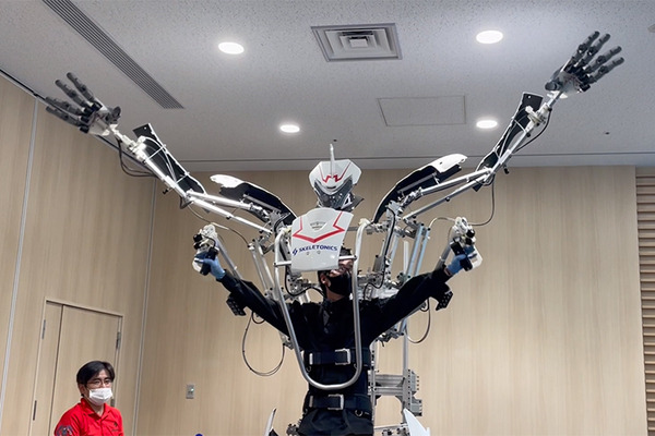 身長3mの身体拡張ロボット「スケルトニクス」がド迫力のデモを公開！超人スポーツを「羽田スマートシティEXPO 2021」で体験