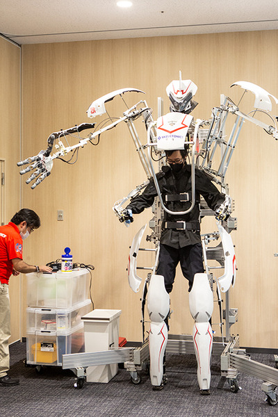 身長3mの身体拡張ロボット「スケルトニクス」がド迫力のデモを公開！超人スポーツを「羽田スマートシティEXPO 2021」で体験
