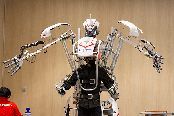 身長3mの身体拡張ロボット「スケルトニクス」がド迫力のデモを公開！超人スポーツを「羽田スマートシティEXPO 2021」で体験